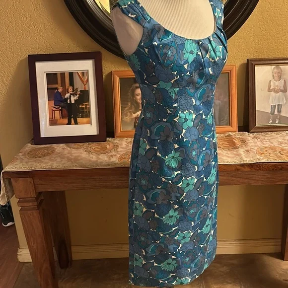 Maggie London Beauty in Blue - Picture 1 of 6